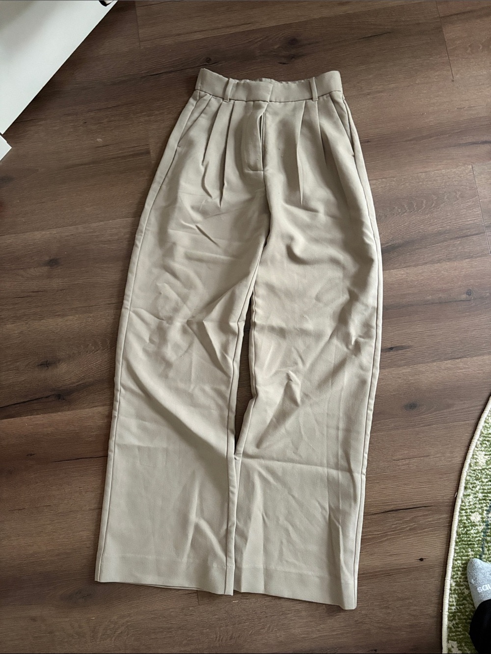 Abercrombie & Fitch Women’s Taupe Pleated Wide Leg Trouser